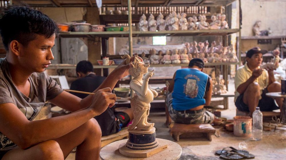 <p>Industri Kreatif (Sumber: https://www.airmagz.com/)</p>
