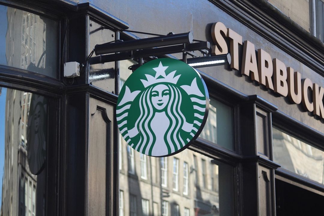 <p>Starbuck, salah satu gerai yang dikelola oleh Mitra Adiperkasa. / Pixabay</p>
