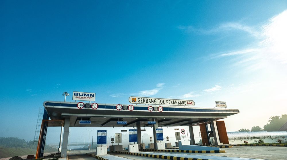 Gerbang Tol Pekanbaru proyek konstruksi PT Hutama Karya (Persero).