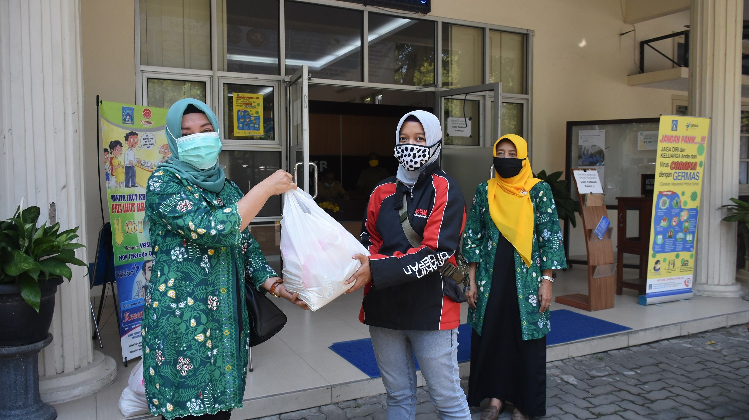 Bantuan untuk masyarakat