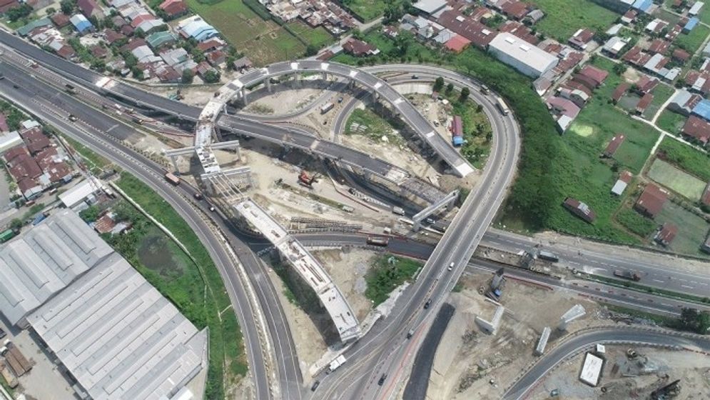 PT Hutama Karya (Persero) membangun Jalan Tol Trans Sumatra lebih dari 2.000 kilometer. 