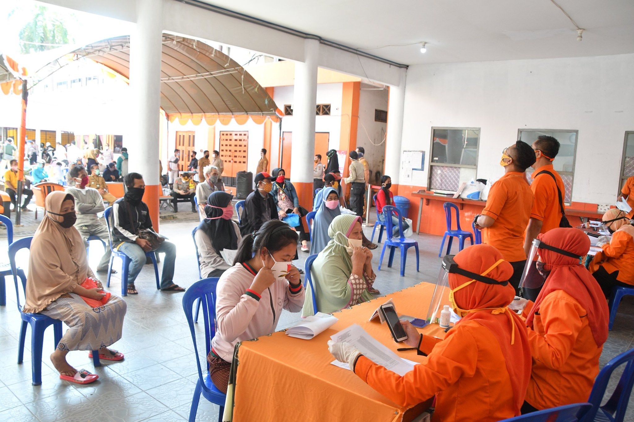Pembagian BST di Kantor Pos Banjarmasin, pada Senin (11/5/2020)