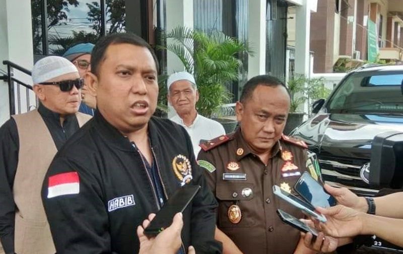 Habib Banua saat memberikan keterangan pers kepada awak media