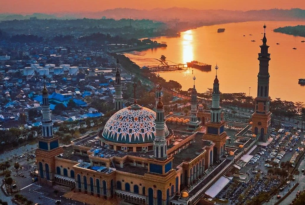 Masjid Islamic Center, salah satu ikon Kota Samarinda, Ibu Kota Kalimantan Timur. 