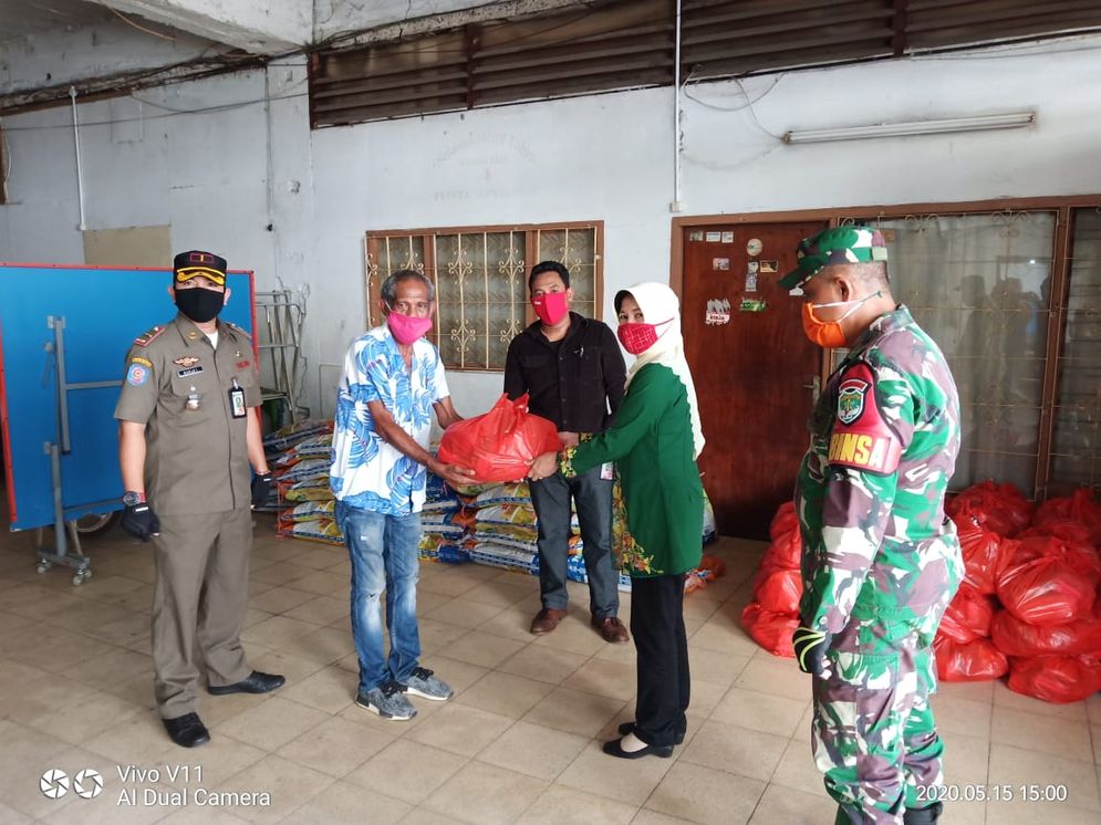 Unit bisnis PT Agung Podomoro Land Tbk. (APLN) di sektor ritel yakni Thamrin City dan Kuningan City memberikan paket lebaran kepada masyarakat di wilayah operasional masing-masing.