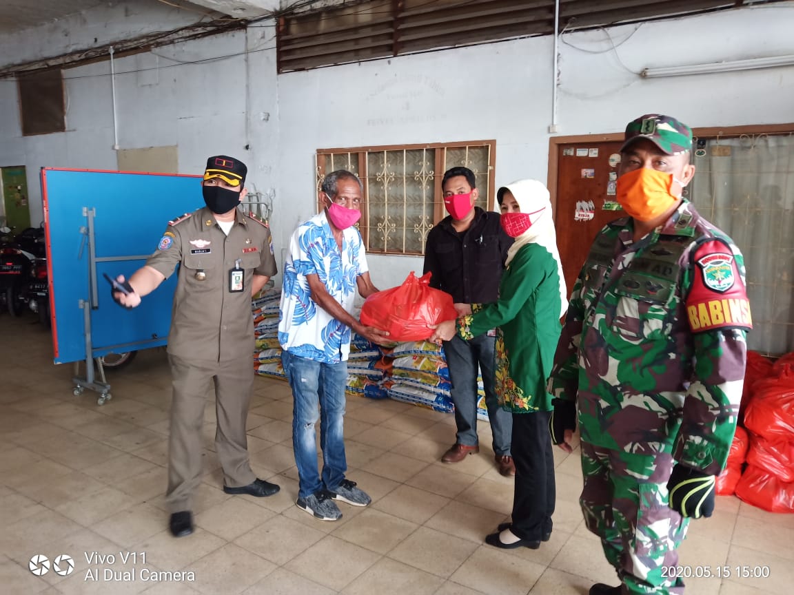 Unit bisnis PT Agung Podomoro Land Tbk. (APLN) di sektor ritel yakni Thamrin City dan Kuningan City memberikan paket lebaran kepada masyarakat di wilayah operasional masing-masing.