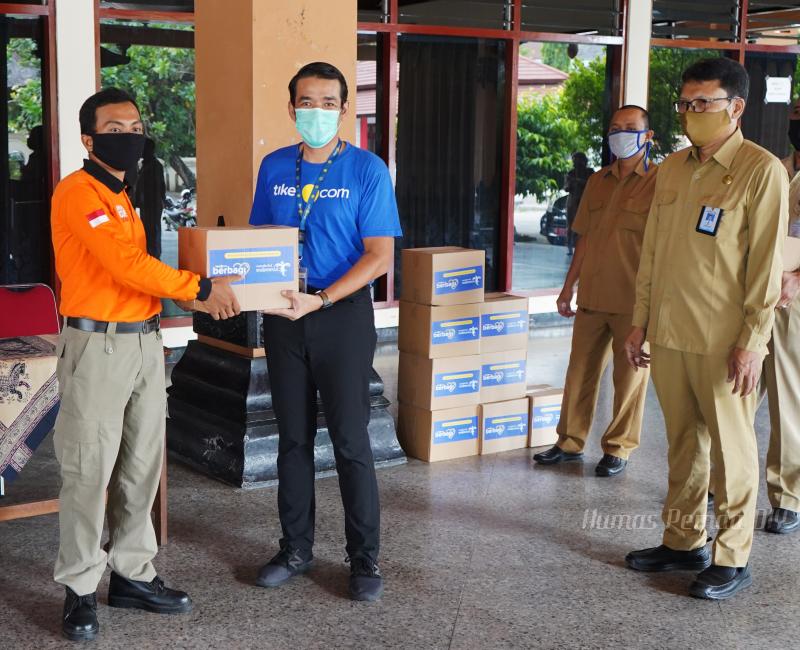Bantuan paket sembako dari Tiket.com disalurkan untuk para pelaku wisata di DIY.
