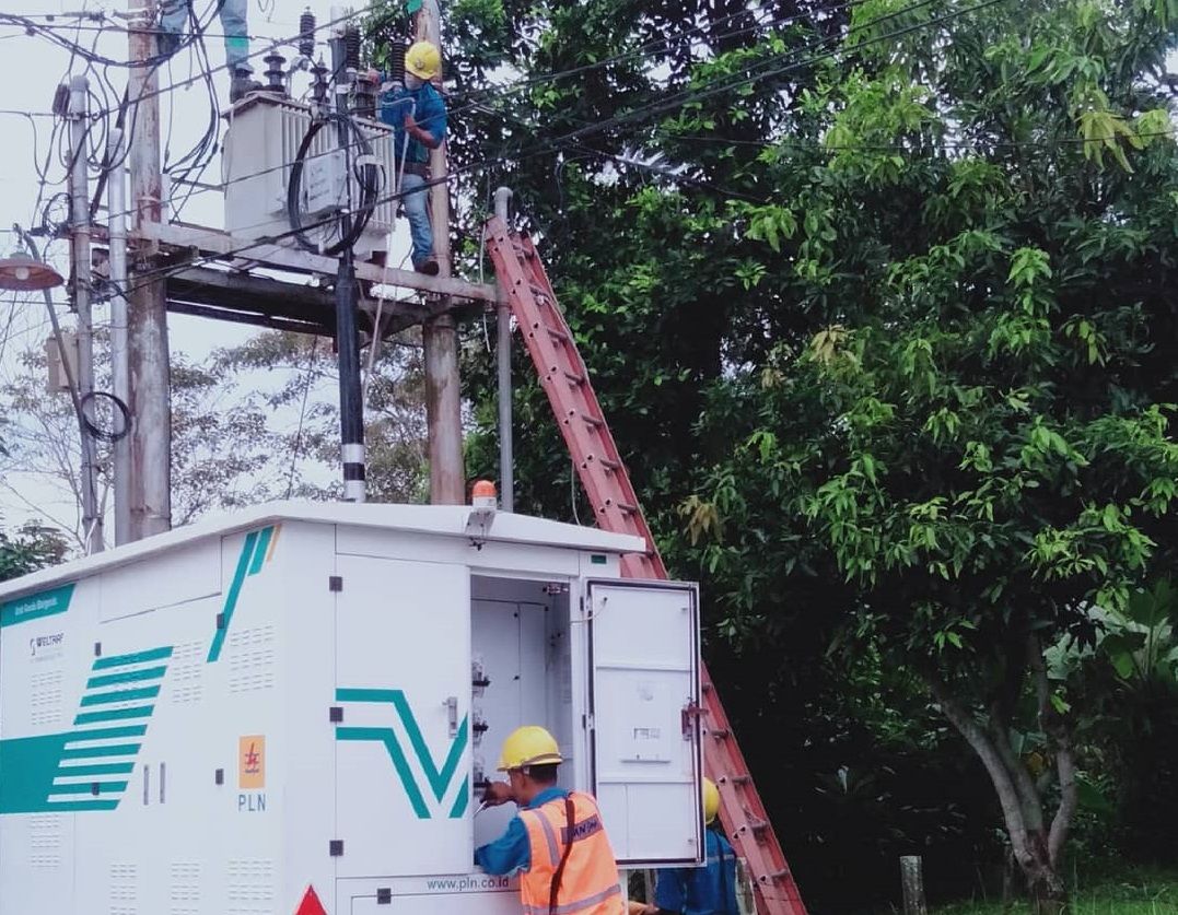 Ilustrasi petugas PLN.