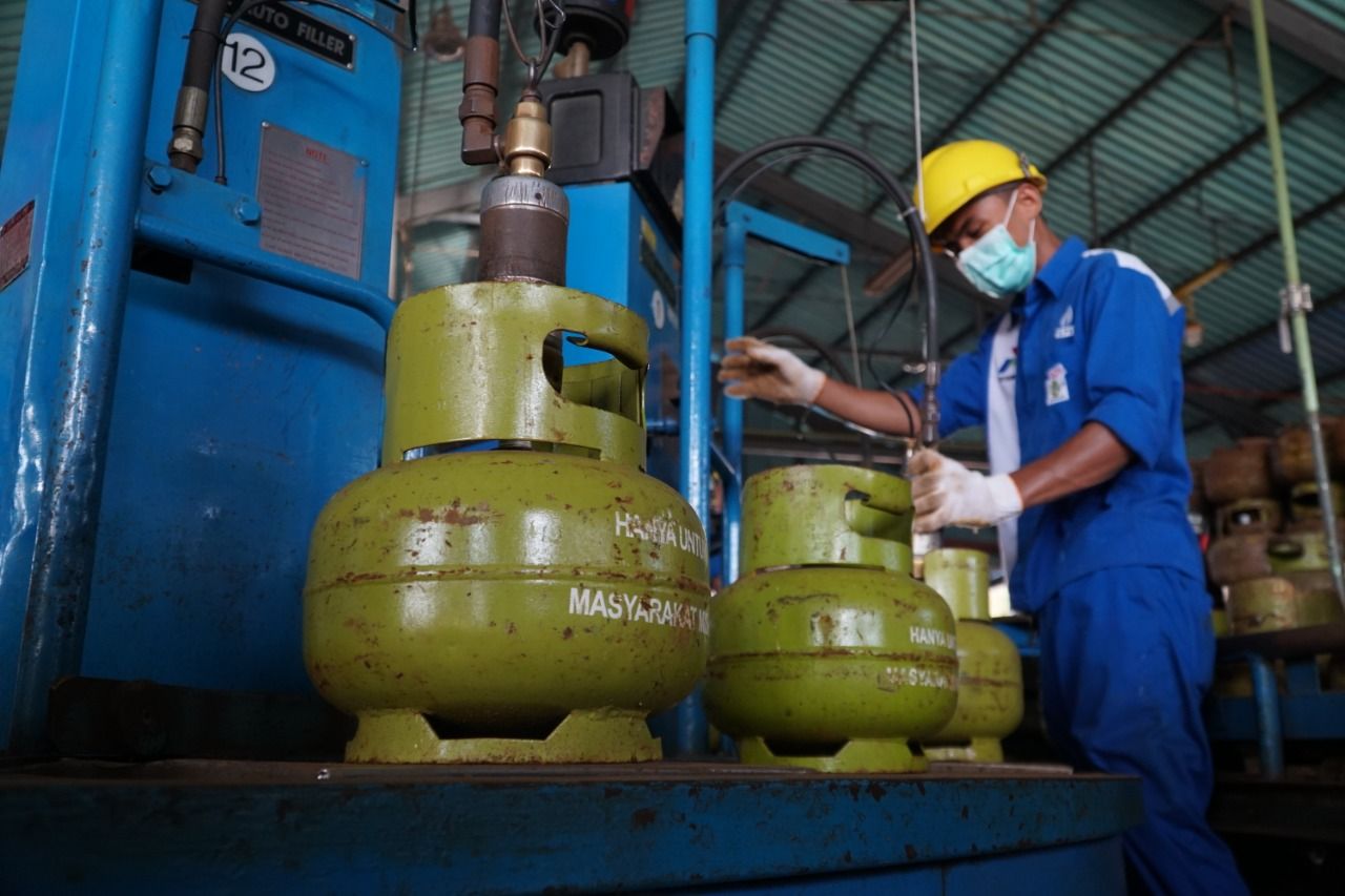 Ilustrasi aktivitas pekerja Pertamina.