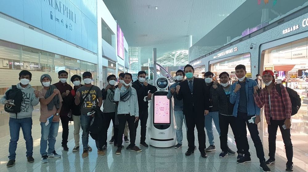 <p>14 ABK WNI tiba di Indonesia pada Jumat, 8 Mei 2020. / Twitter @IdEmbassy_Seoul</p>
