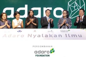 <p>Bos Adaro Energy Garibaldi Thohir bersama Menteri Keuangan Sri Mulyani Indrawati. / Facebook @AdaroEnergy</p>

