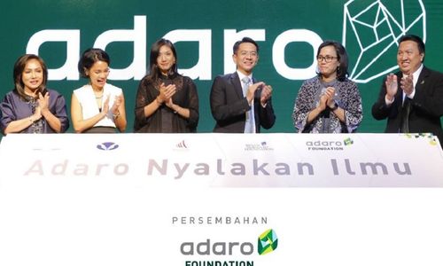 <p>Bos Adaro Energy Garibaldi Thohir bersama Menteri Keuangan Sri Mulyani Indrawati. / Facebook @AdaroEnergy</p>

