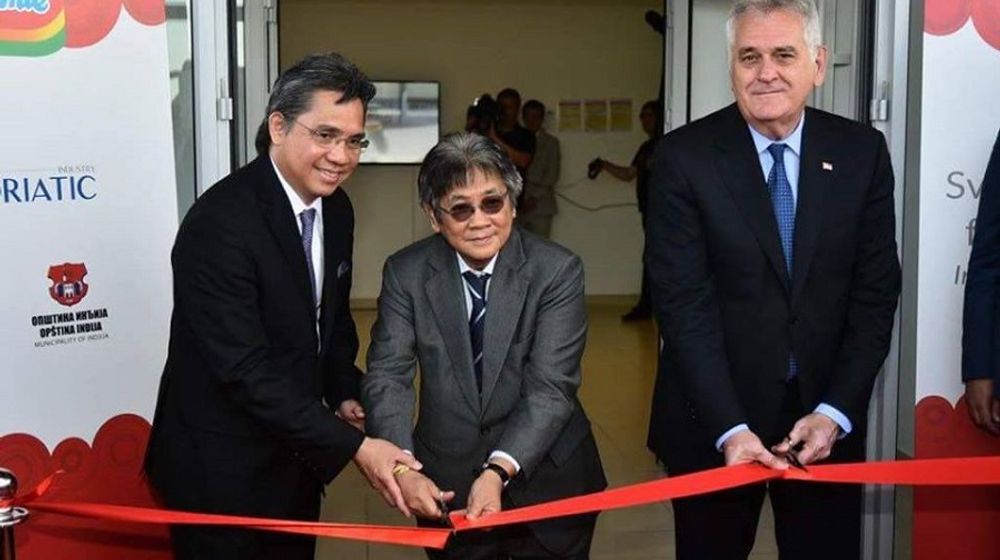 <p>Pemilik Grup Indofood, Anthoni Salim saat meresmikan gerai Indomie di Afrika. / Facebook @indomie</p>