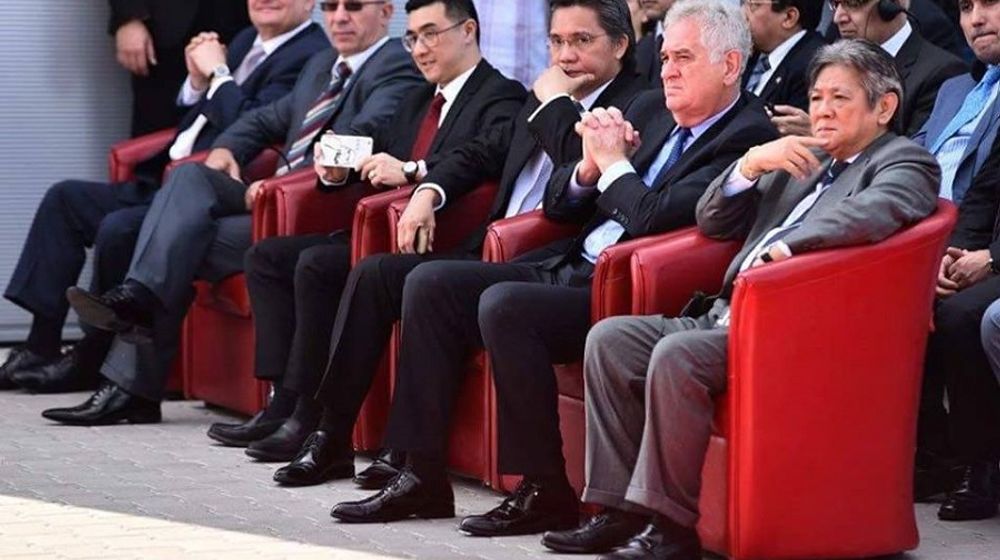 <p>Pemilik Grup Salim, Anthoni Salim (paling kanan), saat meresmikan pabrik Indomie di Afrika. / Facebook @indomie</p>
