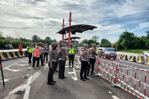 <p>Polda Metro Jaya beserta PJU Ditlantas PMJ melaksanakan pengecekan dan pengawasan dalam Rangka Penyekatan Arus Balik Lebaran 2020 Pospam Terpadu Cikupa, Banten. / Dok. TMC Polda Metro Jaya</p>
