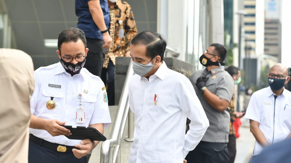 <p>Gubernur DKI Jakarta Anies Baswedan mendampingi Presiden Joko Widodo meninjau kondisi Stasiun Moda Raya Terpadu (MRT) Jakarta Bundaran Hotel Indonesia, Jakarta Pusat, Selasa, 26 Mei 2020. / Dok. Sekertariat Kabinet</p>
