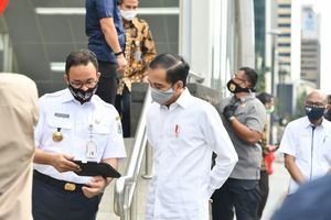 <p>Gubernur DKI Jakarta Anies Baswedan mendampingi Presiden Joko Widodo meninjau kondisi Stasiun Moda Raya Terpadu (MRT) Jakarta Bundaran Hotel Indonesia, Jakarta Pusat, Selasa, 26 Mei 2020. / Dok. Sekertariat Kabinet</p>
