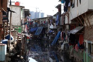 <p>Suasana pemukiman kumuh padat warga di kawasan Kebun Melati, Tanah Abang, Jakarta Pusat. Foto: Ismail Pohan/TrenAsia</p>
