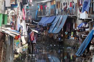 <p>Suasana pemukiman kumuh padat warga di kawasan Kebun Melati, Tanah Abang, Jakarta Pusat. Foto: Ismail Pohan/TrenAsia</p>