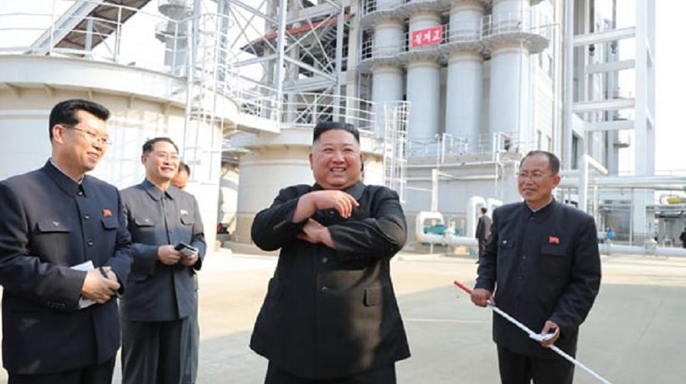 <p>Pimpinan Tertinggi Republik Demokratik Rakyat Korea Utara Kim Jong Un muncul di hadapan publik pada Jumat, 1 Mei 2020. / Twitter @LokmanKaradag1</p>
