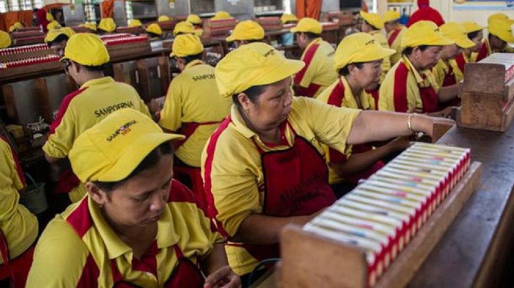 <p>Aktivitas pabrik rokok HM Sampoerna. / Istimewa</p>
