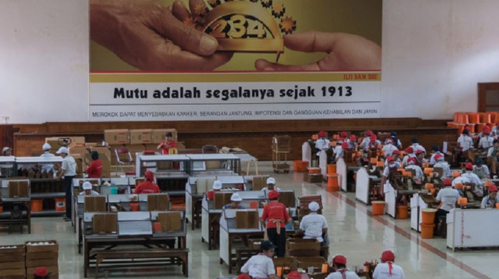 <p>Pabrik rokok HM Sampoerna. / Shutter Stock</p>