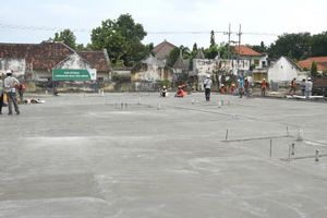 <p>Loaksi pembangunan fasilitas ruang observasi dan isolasi pasien COVID-19 di Lamongan, Jawa Timur. / Dok. Kementerian PUPR</p>
