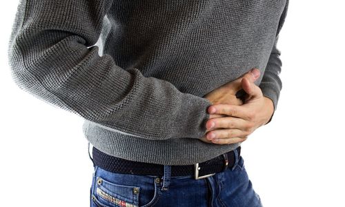 Ilustrasi asam lambung naik saat puasa