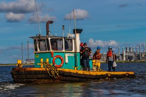 <p>Ilustrasi anak buah kapal (ABK). / Pixabay</p>
