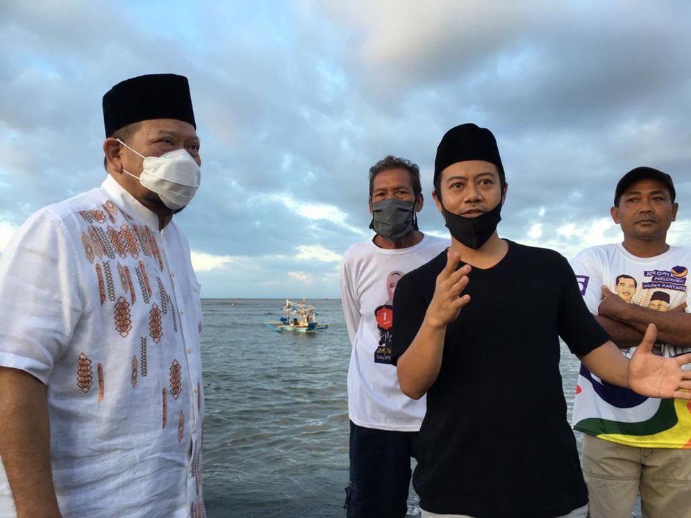 Ketua DPD RI La Nyalla Mattalitti saat mengunjungi para nelayan Muncar Banyuwangi, Minggu (31/5/2020).