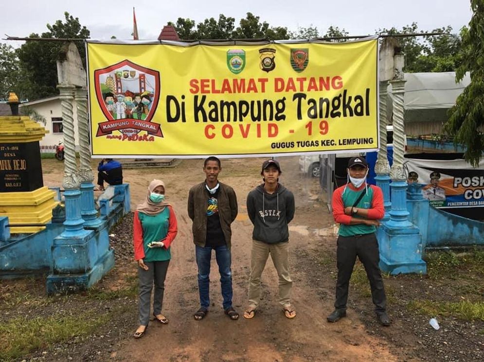 Warga Desa Bersama-sama menangkal penyebaran COVID-19