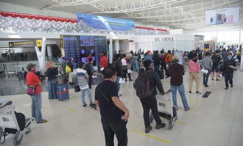 Bandara Sepinggan cukup ramai saat penerbangan terbatas lebaran diberlakukan