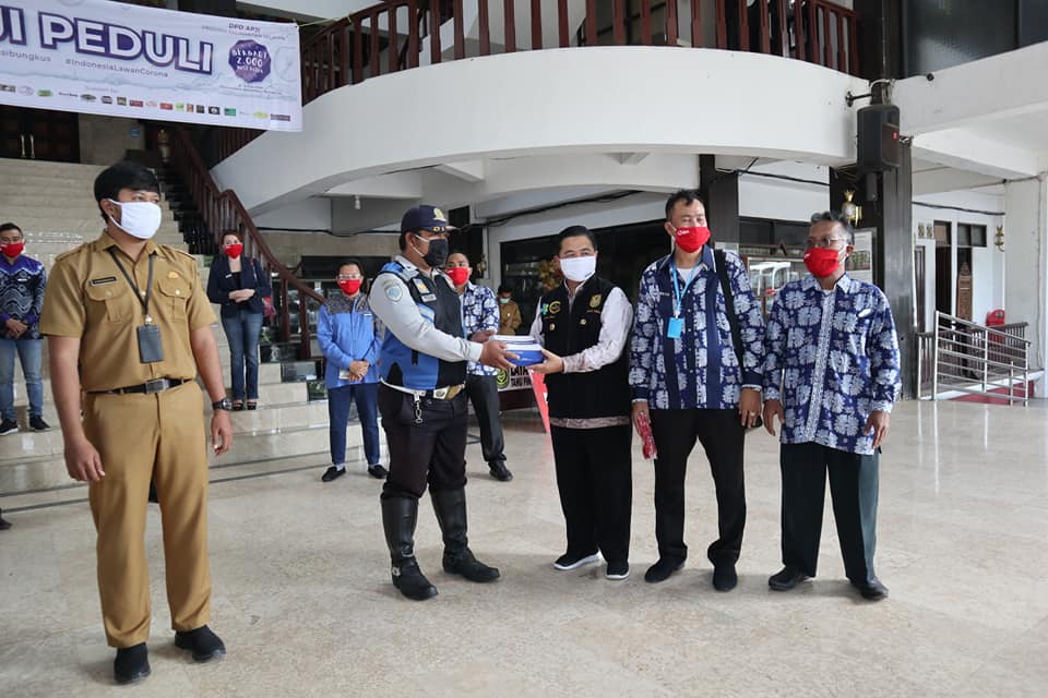 IPJI Kalsel memberikan bantuan simbolis kepada Pemkot Banjarmasin