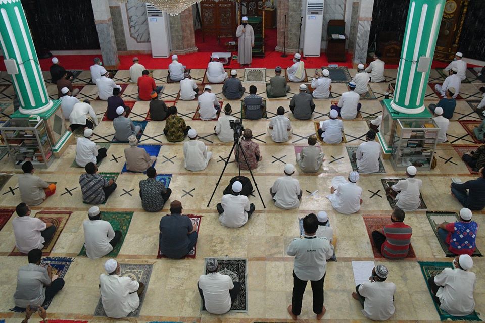 Suasana pelaksanaan shalat Jum'at di Masjid At-Taqwa