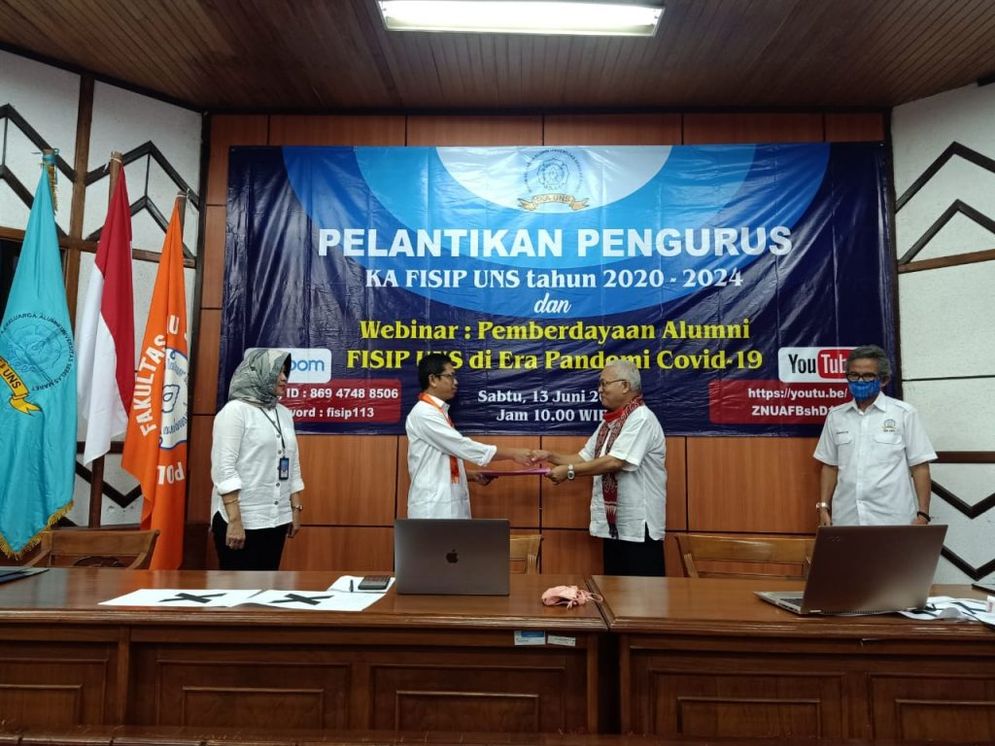 Pelantikan pengurus baru IKA FISIP UNS periode 2020-2024 