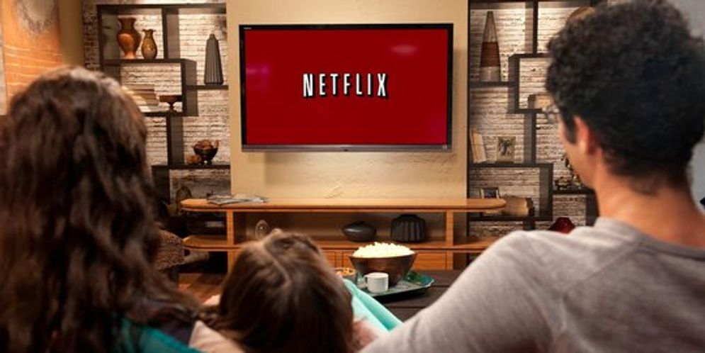 Keluarga menonton Netflix. Foto: ist