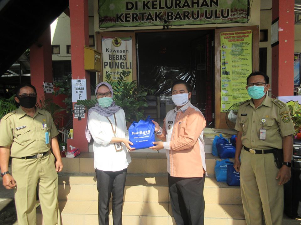 Ibnu Sina saat meninjau pasar murah yang digelar Bank BTN bekerja sama dengan Disperindag Banjarmasin