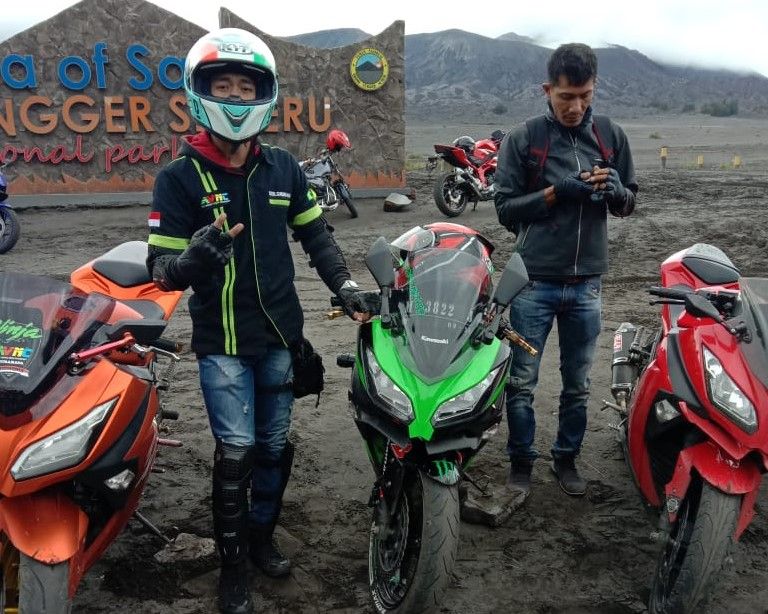 Komunitas Bold Riders dari All Variant Ninja Community Surabaya saat dalam sebuah kegiatan.