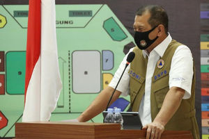 <p>Ilustrasi: Ketua Gugus Tugas Percepatan Penanganan COVID-19, Doni Monardo memberi keterangan dalam Rapat Koordinasi Penanganan COVID-19 di Balai Prajurit Manunggal, Makassar, Sulawesi Selatan, Minggu (7/6). (HUMAS BNPB/Danung Arifin)</p>
