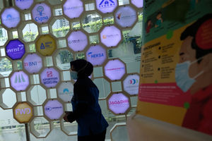 <p>Pekerja beraktivitas dengan latar belakang logo beberapa perusahaan asuransi di Kantor Asosiasi Asuransi Jiwa Indonesia (AAJI) di Jakarta, Rabu 10 Juni 2020. Berdasarkan data Otoritas Jasa Keuangan (OJK) pada Maret 2020 nilai aset asuransi jiwa mengalami penurunan secara tahun berjalan maupun secara tahunan sedangkan asuransi umum justru tumbuh, industri asuransi jiwa mencatatkan total aset Rp [&hellip;]</p>
