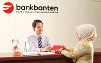 Ilustrasi penarikan dana nasabah di Bank Banten. 