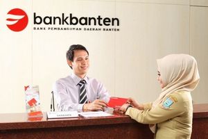 Ilustrasi penarikan dana nasabah di Bank Banten. 