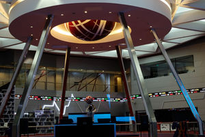 <p>Awak media mengambil gambar monitor pergerakan Indeks Harga Saham Gabungan (IHSG) di Bursa Efek Indonesia, Jakarta, Jumat 5 Juni 2020. IHSG ditutup menguat 0,63% atau 31,08 poin ke level 4.947,78 pada akhir perdagangan. Foto: Ismail Pohan/TrenAsia</p>