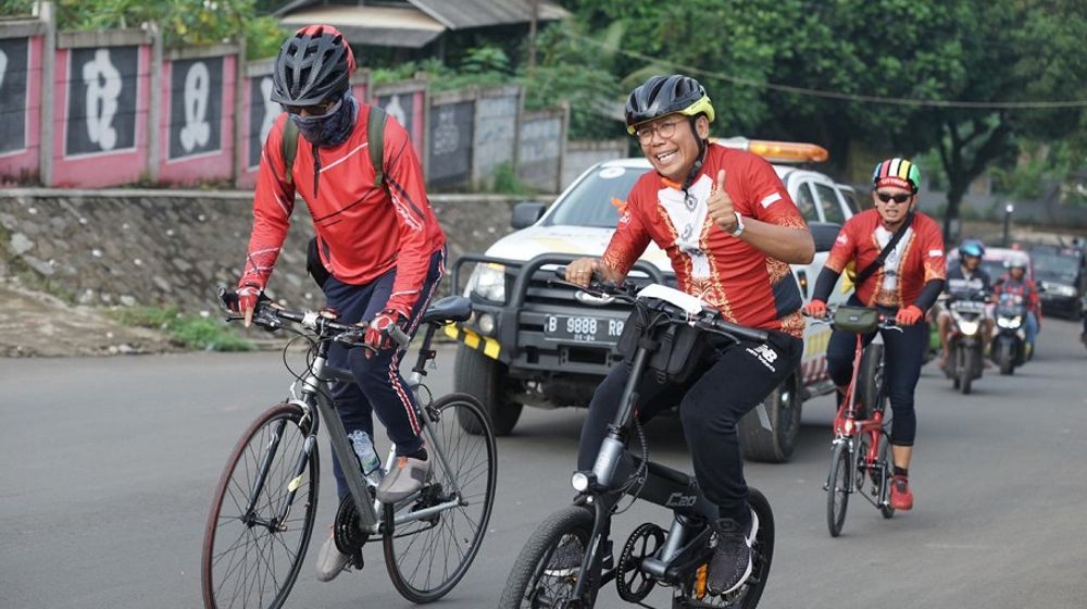 <p>Fadjroel Rachman, Jubir Presiden Joko Widodo, kini menjabat sebagai komisaris PT Waskita Karya (Persero) Tbk. / Twitter @fadjroel </p>

