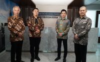 <p>Jajaran direksi dan komisaris PT Indosterling Technomedia Tbk. (TECH) saat pencatatan perdana saham secara virtual, Kamis, 4 Juni 2020/doc: Indosterling Technomedia</p>
