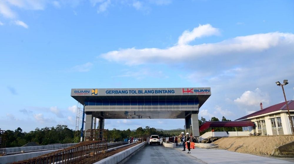 <p>Total investasi untuk pembangunan ruas tol Banda Aceh—Sigli dengan total panjang 74 kilometer sebanyak enam seksi ini adalah sebesar Rp12,35 Triliun dengan biaya konstruksi sebesar Rp8,99 triliun. / Foto: BPMI Setpres/Muchlis Jr</p>
