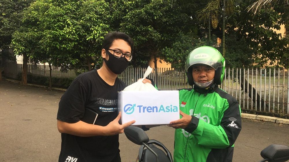 <p>TrenAsia.com pada sepanjang Mei 2020 membagikan 300 paket sembako kepada pengemudi ojek online (ojol). / Dok. TrenAsia.com</p>
