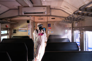 <p>Petugas menyemprotkan cairan disinfektan di gerbong rangkaian kereta api jarak jauh KA Serayu relasi Pasar Senen- Purwokerto saat diberangkatkan dari Stasiun Pasar Senen, Jakarta, Jum’at 12 Juni 2020. PT Kereta Api Indonesia (Persero) kembali mengoperasikan kereta api (KA) jarak jauh dan KA lokal reguler secara bertahap mulai hari ini. Pengoperasian kembali KA Reguler ini akan [&hellip;]</p>
