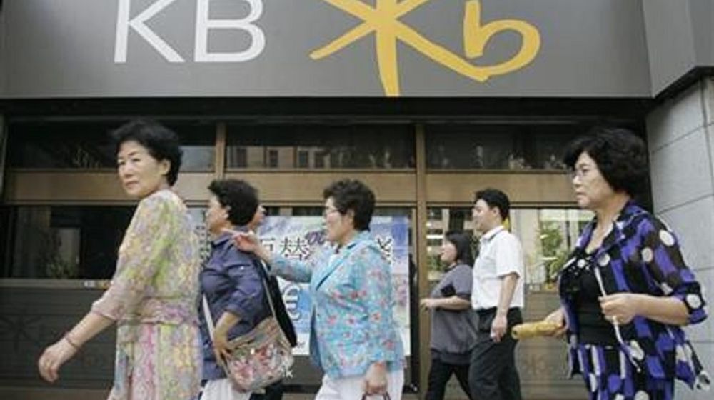 <p>KB Kookmin Bank asal Korea Selatan resmi menguasai mayoritas saham Bank Bukopin. / Reuters</p>