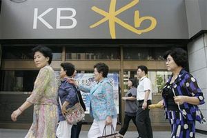 <p>KB Kookmin Bank asal Korea Selatan resmi menguasai mayoritas saham Bank Bukopin. / Reuters</p>
